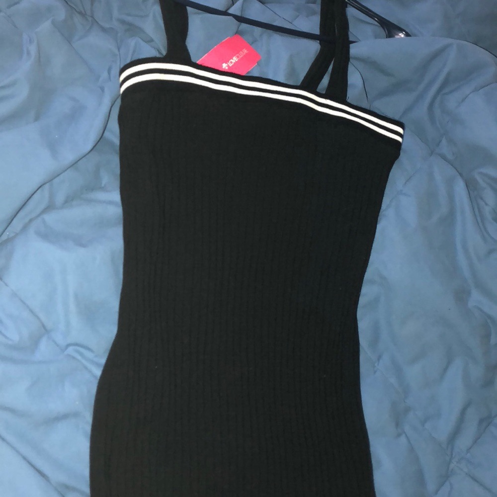 black bodycon dress